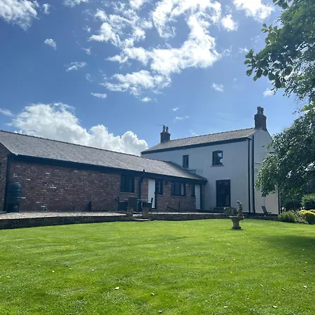 Rural Family Farmhouse With Countryside Views Southport Exterior photo