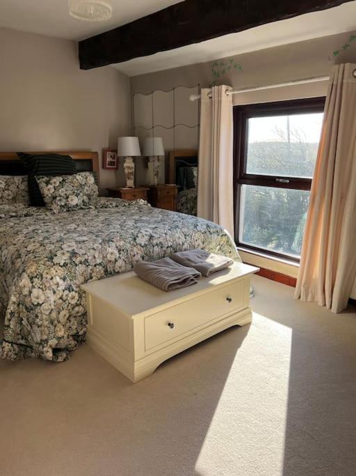 Rural Family With Countryside Views * Southport